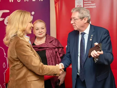 Pesedist cu mesaj ceaușist-aurist: „Mă doare în cot de deficitul bugetar! România, pe plus în 1989” Foto: Facebook Gabriela Firea