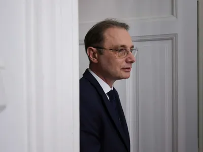 Lideri liberali cer conducerii partidului să nu voteze guvernul Luca Niculescu: „Vom ajunge într-o situație și mai rea decât în 2025”