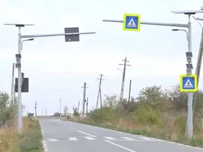 VIDEO Legendara trecere de pietoni de la Ariciu: ultramodernă, cu led-uri, traversare din câmp în câmp