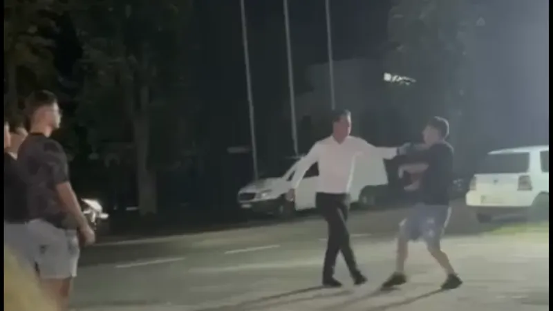 Profesor, candidat PSD, bate un elev Foto: captură video