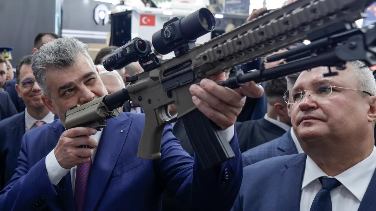 O treime din cheltuielile unei gospodării se duc pe impozite și taxe  Foto: Inquam/Octav Ganea