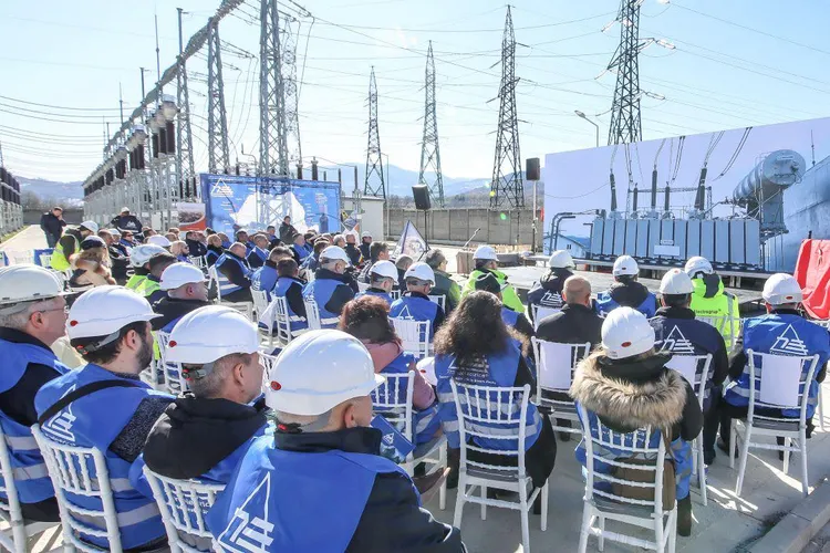 Suma uriașă cu care a fost premiat bufetierul de la Transelectrica Foto: Facebook