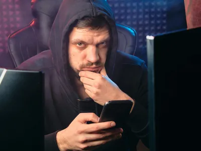 Cum recunoaștem fraudele online și telefonice (sursa: Pexels/Mikhail Nilov)