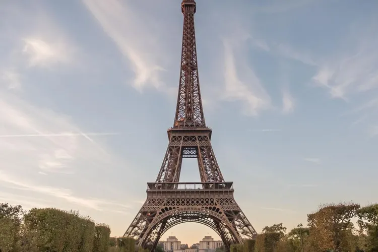 Doi americani au rămas peste noapte în Turnul Eiffel Foto: toureiffel.paris/