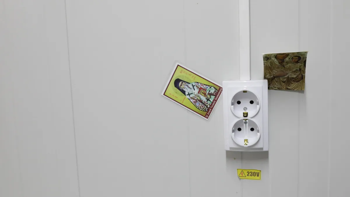 Prețul energiei electrice crește cu aproape 60% (sursa: Inquam Photos/George Călin)