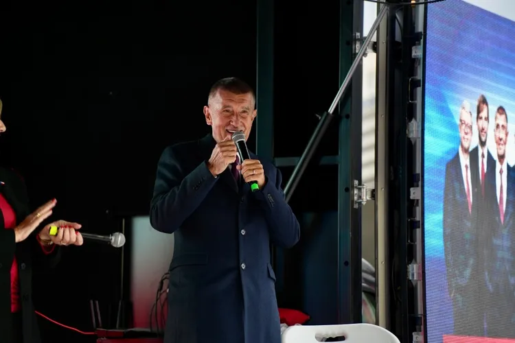 Cehia nu va mai trimite arme Ucrainei (sursa: Facebook/Andrej Babiš)