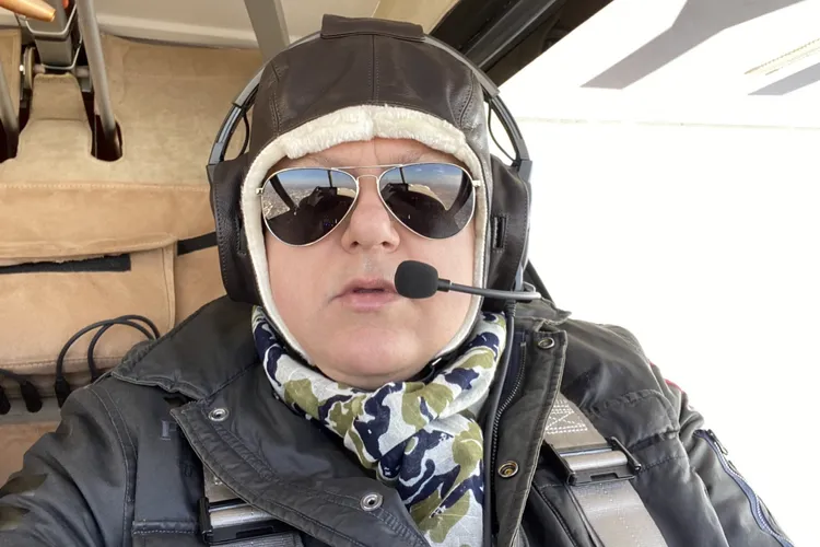 Și-a pierdut ambele picioare într-un accident aviatic, dar vrea să piloteze din nou: Îmi place să zbor