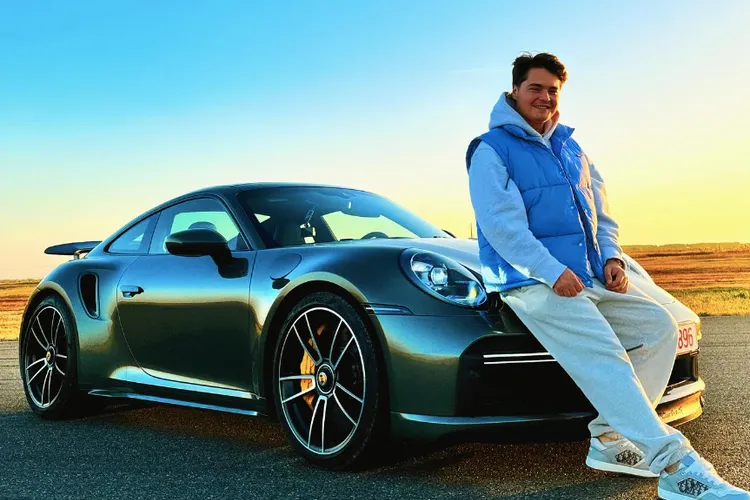 Selly, Porsche de toți banii firmei (sursa: Facebook/Selly)