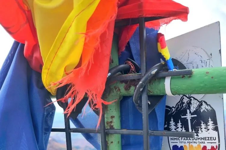 Simboluri legionare, pe vârfuri montane (sursa: Facebook/Bogdan Pacurar)