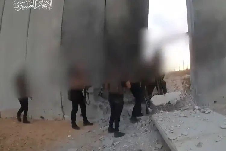 Teroriștii Hamas, sprijiniți de luptători ruși (sursa: X/Anton Gerashchenko)