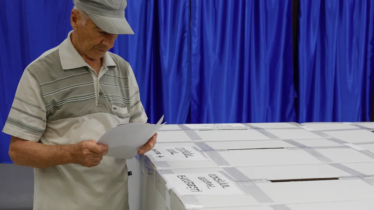 Publicul vârstnic crește prezența la europarlamentare (sursa: Inquam Photos/Octav Ganea)