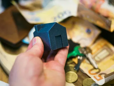 Cumpărarea unei locuințe, lux pentru generația Z (sursa: Pexels/Jakub Zerdzicki)