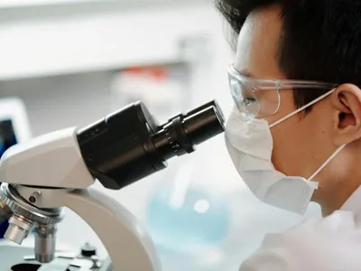 Medicamente ghidate precis de plasturi inteligenți (sursa: Pexels/Edward Jenner)