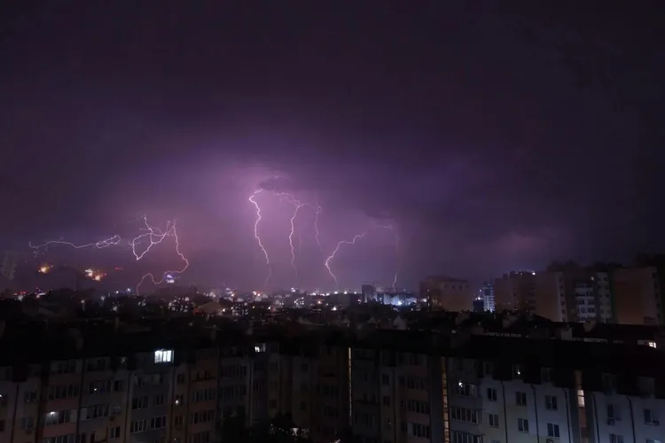 Avertizări meteo până duminică la prânz (sursa: Pexels/Кирилл Loveloonies)