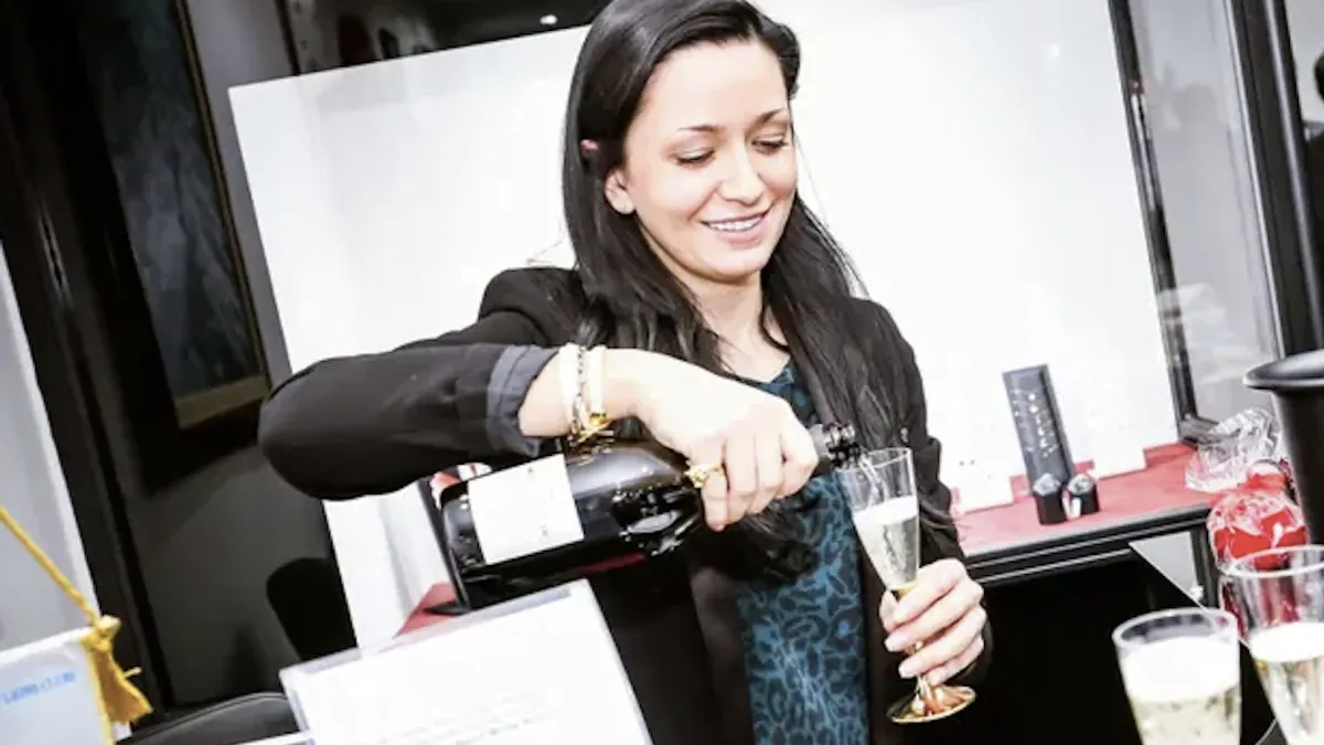 Spioană rusă în baza NATO Napoli (sursa: Bellingcat)