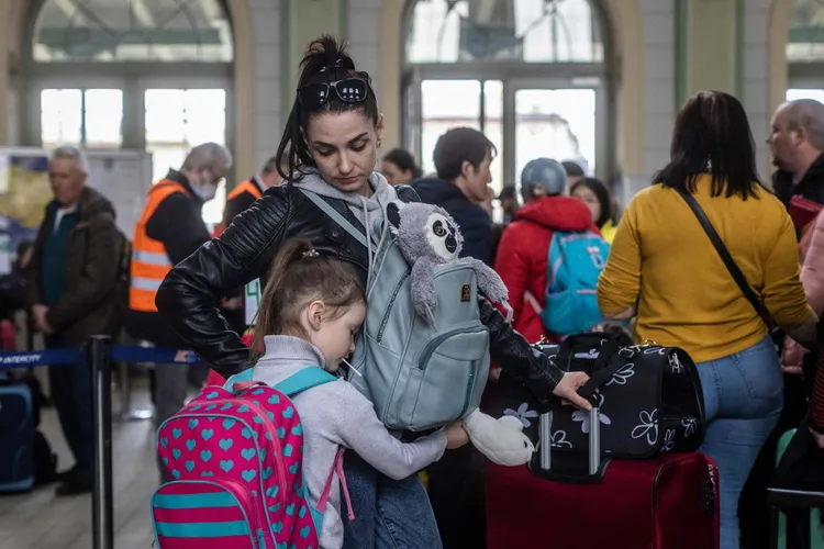 Aproape două treimi dintre copiii ucraineni au fost nevoiți să plece din casele lor, potrivit UNICEF