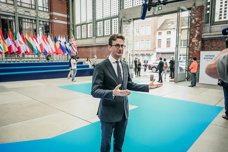 Deputatul USR Iulian Bulai se plimbă la Muntele Athos pe banii contribuabililor Foto: Facebook