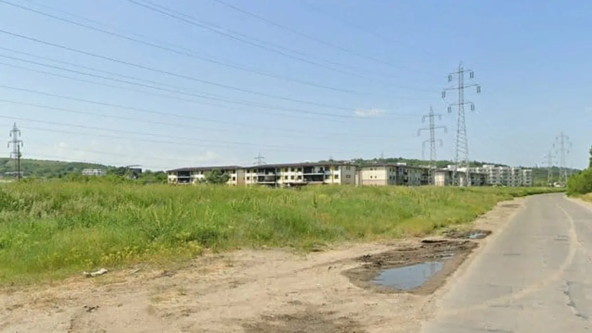 Blocuri sociale lângă o intersecție aglomerată (sursa: ziaruldeiasi.ro)