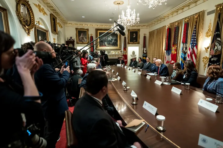 Trump admite riscul unei înfrângeri republicane (sursa: Facebook/The White House)