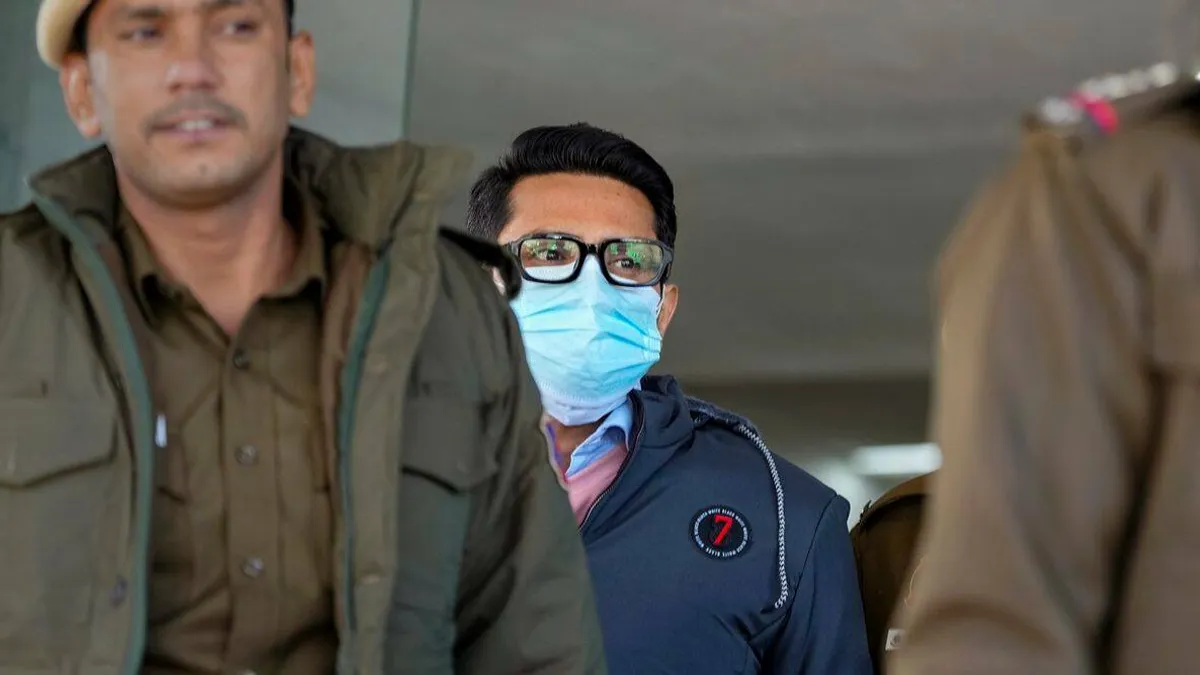 Business class: beat, pipi pe pasageră (sursa: indianexpress.com)