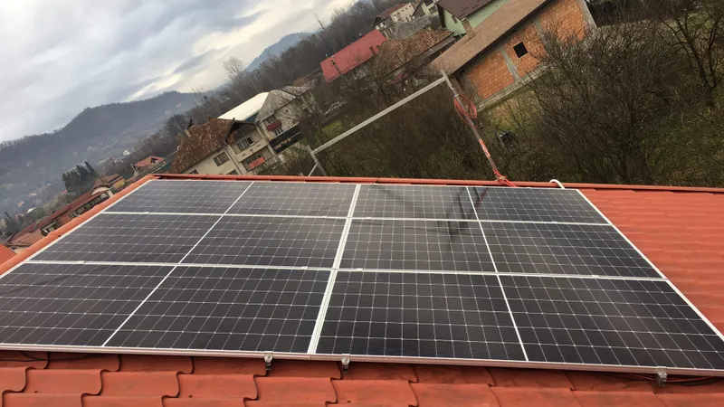 Programul Panouri Fotovoltaice finanţează şi stocarea curentului Foto: Facebook