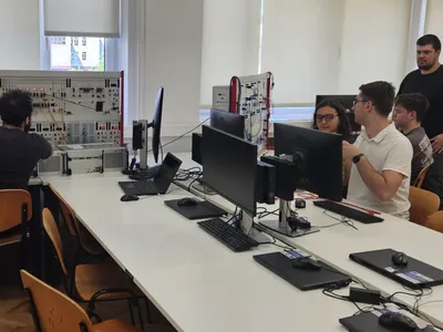Paradoxul 2026: în plină explozie a inteligenței artificiale, facultățile de Informatică și Automatică pierd candidați