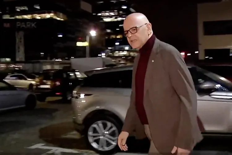 Raed Arafat confirmă că procurorii i-au luat telefonul după o percheziție la DSU (sursa: Observator)