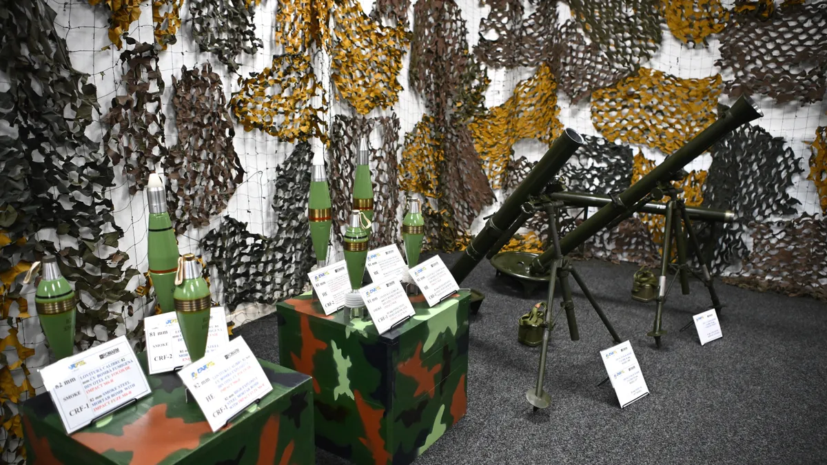 Armata se joacă cu bombe de 50 de milioane de euro (sursa: Inquam Photos/Alex Nicodim)