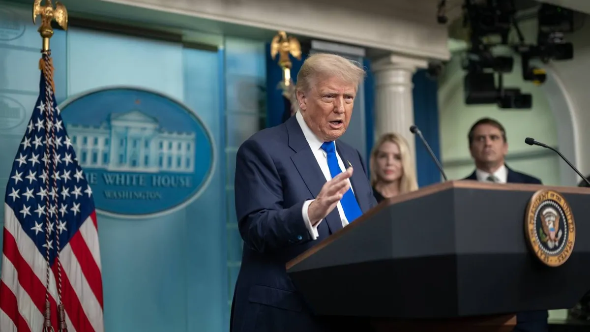 Trump, nemulțumit de discuția cu Putin (sursa: Facebook/The White House)