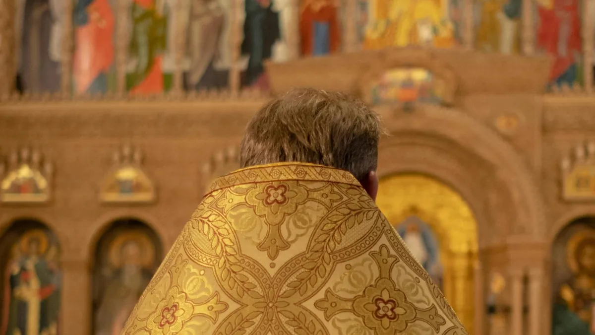 Preot, beat la volan, provoacă accident (sursa: Pexels/Ron Lach)