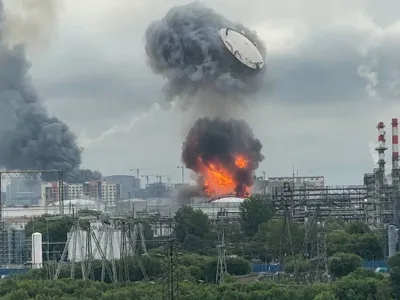 Explozia la rafinaria din Moscova a aruncat în aer un capac uriaș Foto: Facebook