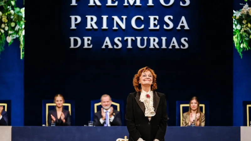 Blandiana primește premiul Prințesa de Asturia (sursa: Facebook/Fundación Princesa de Asturias)