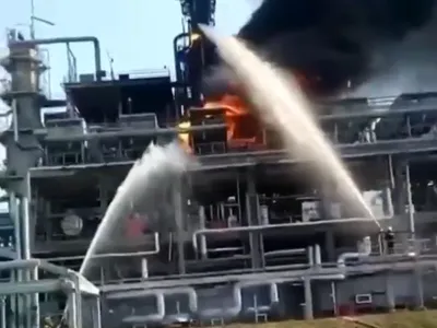 Incendiu a rafinăria rusă Novoşakhtinsk (sursa: captura video)