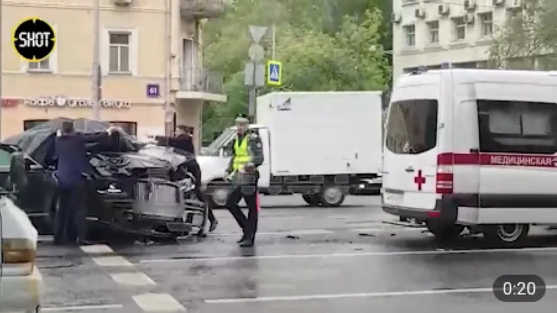 Limuzină blindată atribuită patriarhului Kirill, accident (sursa: Telegram/SHOT)