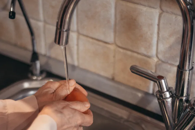 Pachetul cel mai scump apă-canalizare, Neamț (sursa: Pexels/Mikhail Nilov)