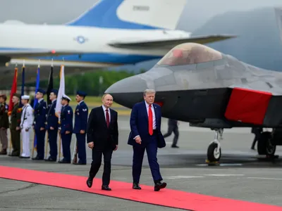 Putin îi gâdilă orgoliul lui Trump (sursa: Facebook/The White House)