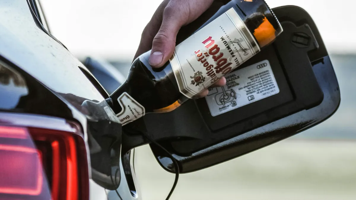 Românii beau și conduc fără teamă de lege (sursa: Pexels/Leon Kohle)