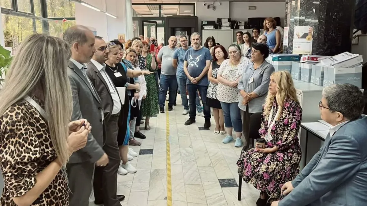 150.000 de angajați ai statului trebuie trimiși în privat Foto: Facebook