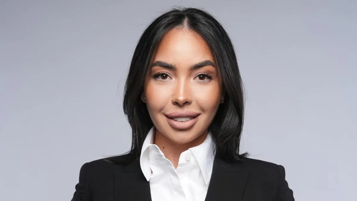 Candidată din Sectorul 1, patru partide (sursa: Facebook/Raluca Haliț)