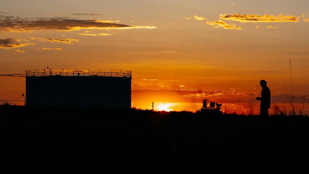 Chevron analizează preluarea unor active Lukoil (sursa: Facebook/Chevron)