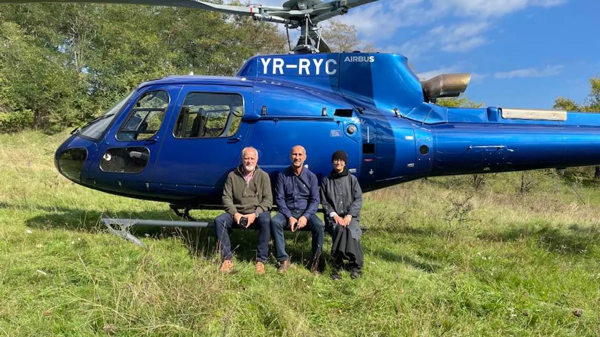 "Lumea credinței", cu elicopterul la mănăstire (sursa: Facebook/Razvan Bucuroiu)