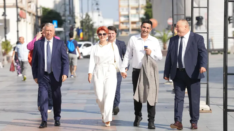 Olguța Vasilescu se laudă că a aprins luminițele de Crăciun Foto: Facebook