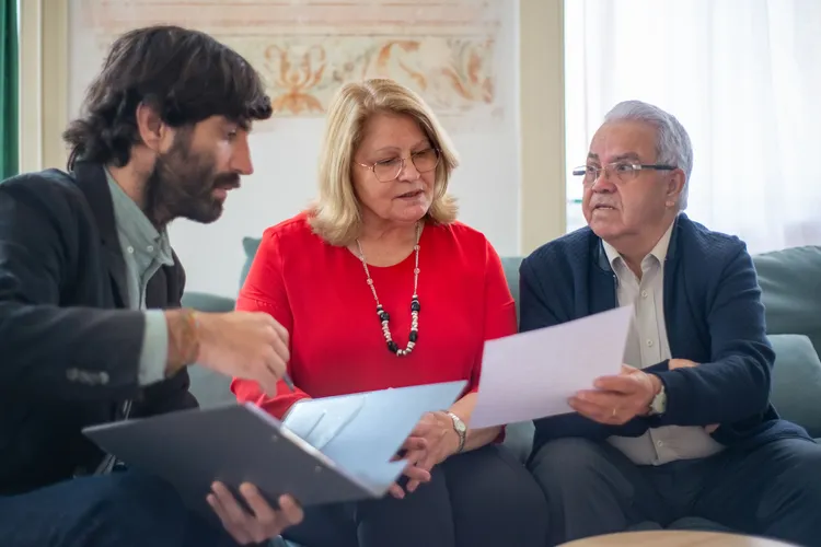 Pensionarii pot pierde bani din cauza actelor lipsă: ce sporuri trebuie verificate în dosar