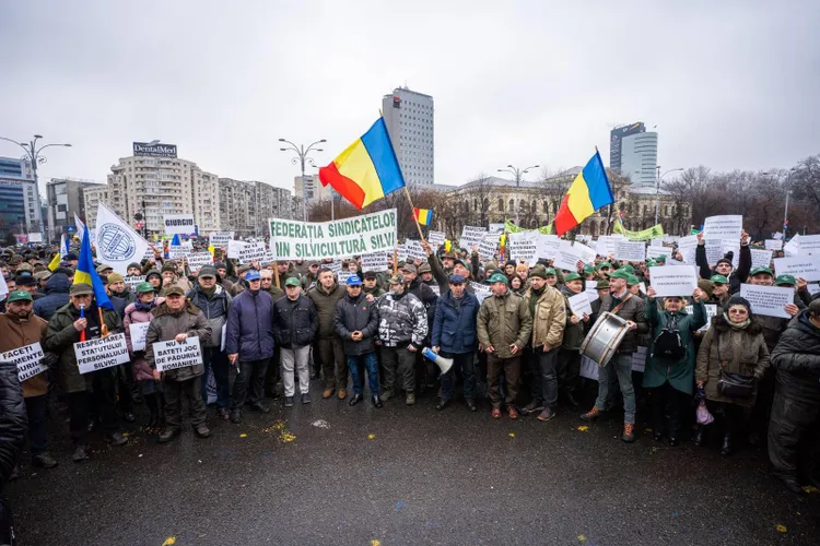 Protest al silvicultorilor la Ministerul Mediului (sursa: Facebook/Silviu Geana)