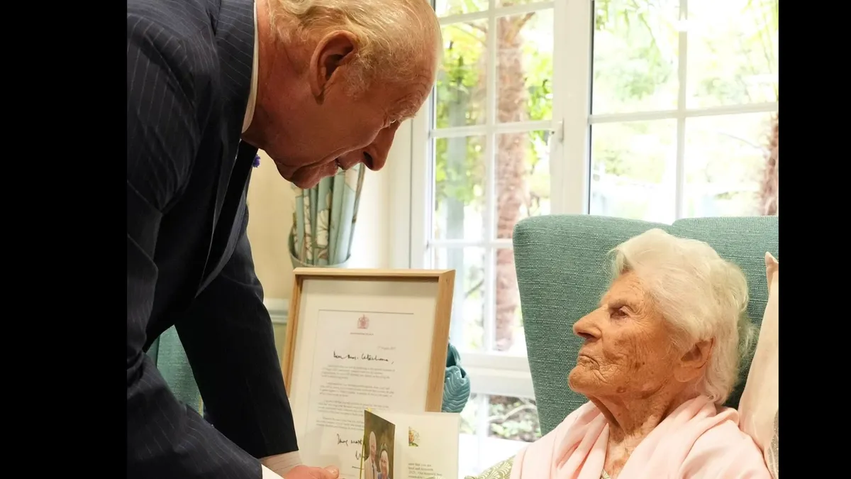 Regele Charles și amintirile unei centenare (sursa: Facebook/The Royal Family)