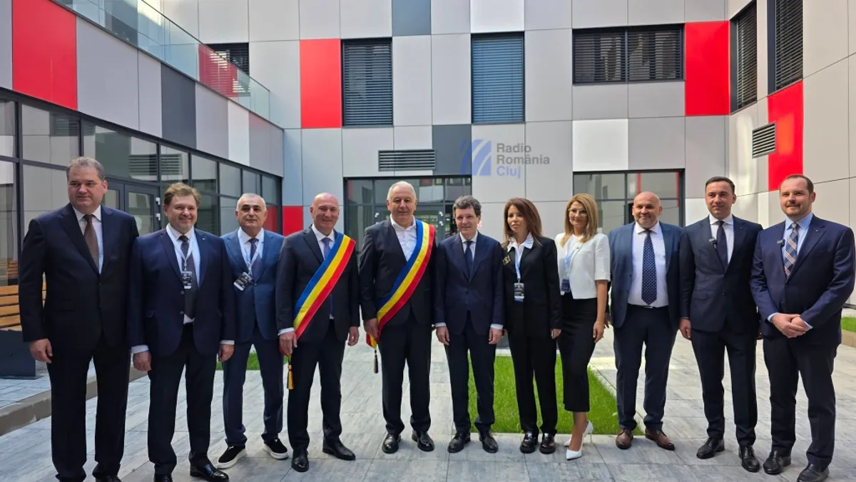 Alexandru Rogobete, în poza de la inaugurarea spitalului Bistrița