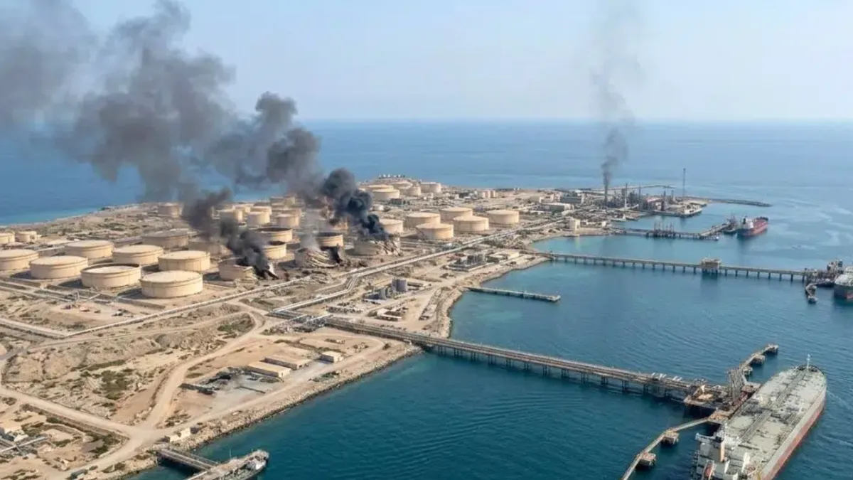 Explozii în Iran, atacuri asupra Insulei Kharg (sursa: marineinsight.com)