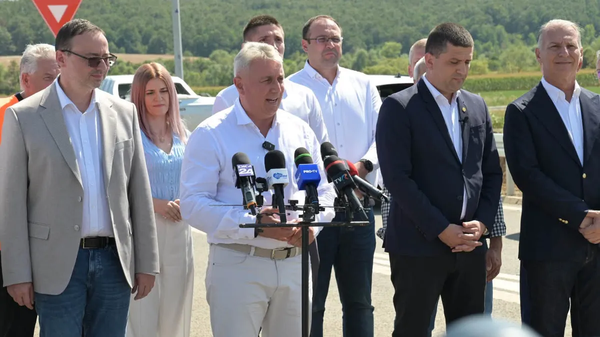 Grup de autorități la deschiderea autostrăzii