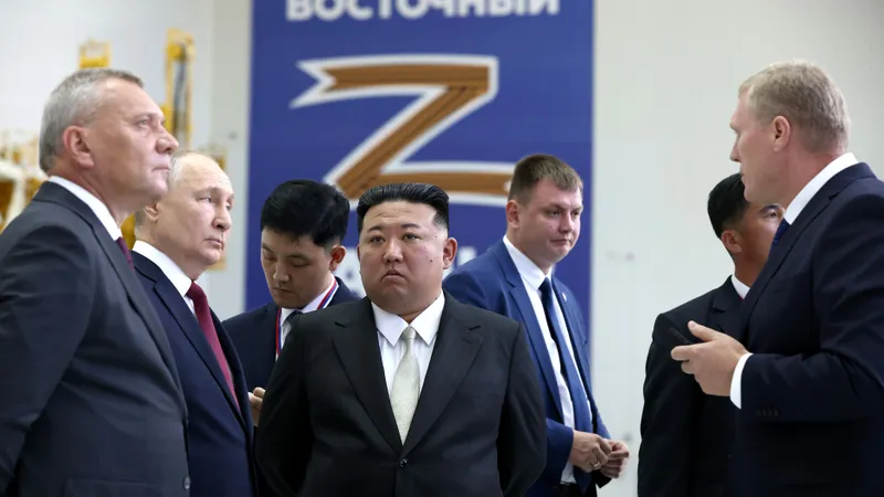 Un Kim Jong Un tot mai bucălat este hrănit de Putin cu sturion Foto: Kremlin.ru