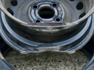 Administratorul drumului plătește daunele autoturismelor avariate (sursa: Pexels/Brett Jordan)